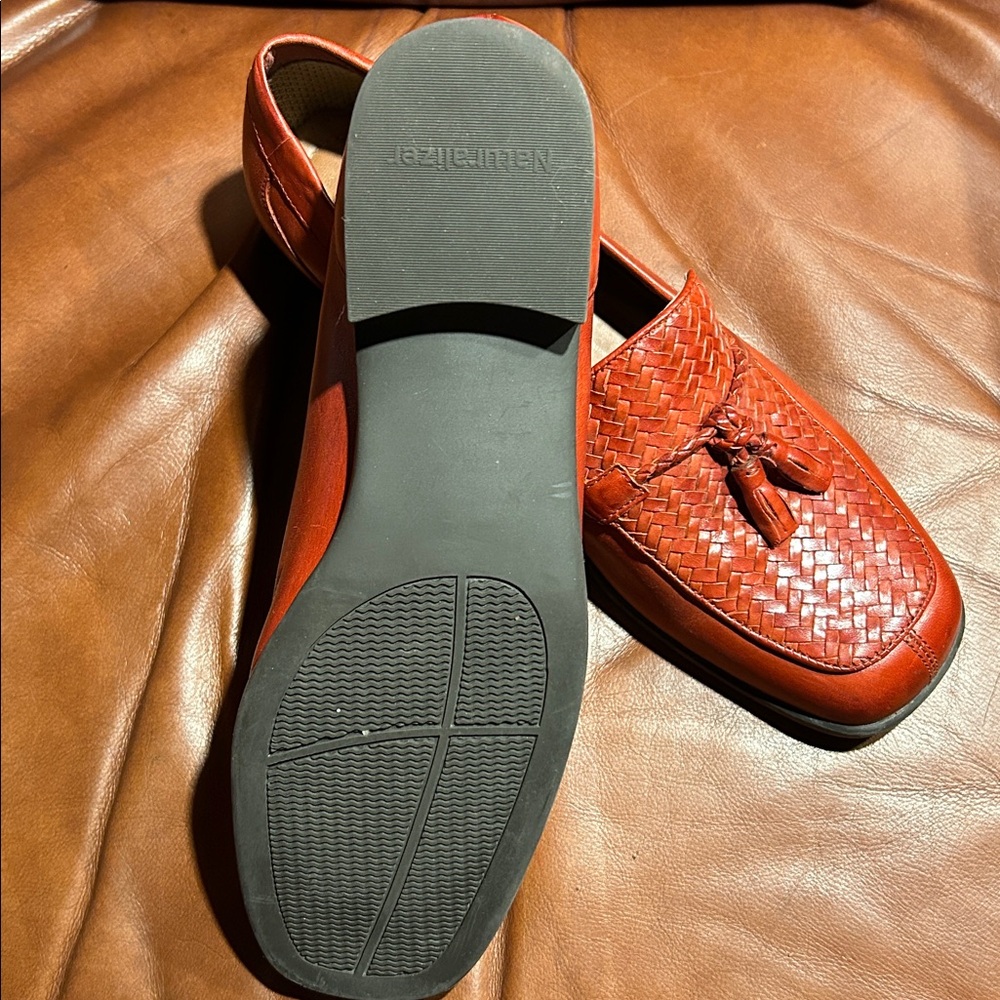 Naturalizer Red Woven Leather Loafers with Tassel Detail – Size 8.5 - Picture 3 of 4
